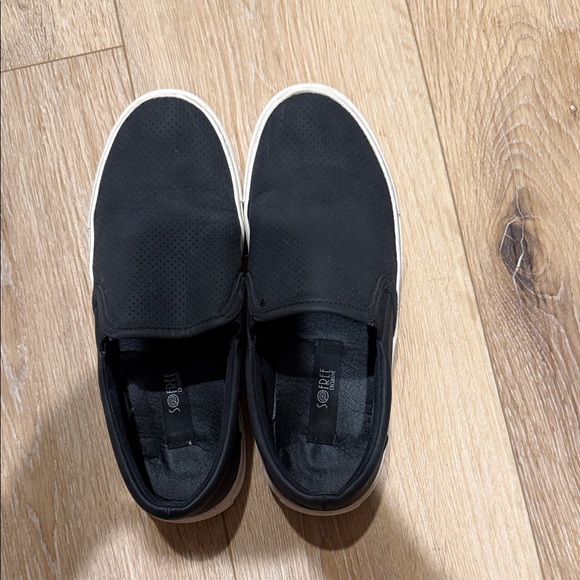 Classic Black Slip-On Women's Sneakers - Picture 3 of 4